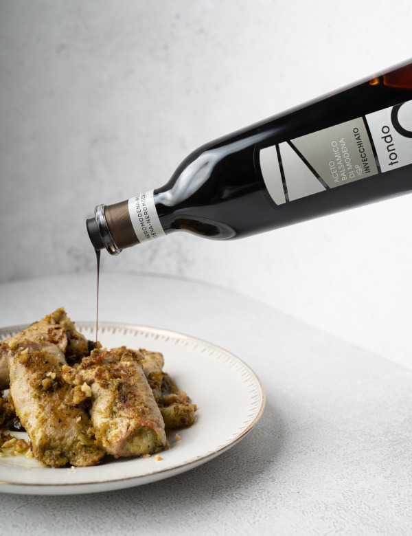 Involtini di maiale con patate, noci e Aceto Balsamico di Modena IGP Invecchiato NeroModena - Tondo